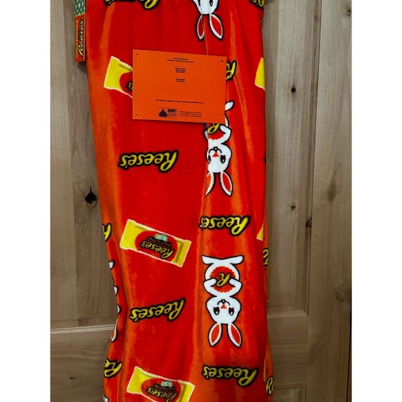 Reese's Oversized Plush Throw 60"x70" NWT - Picture 2 of 3